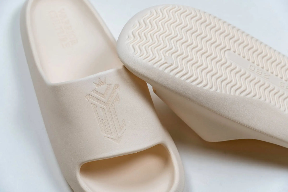 Frontier Recovery Sliders in White, crest and sole detail